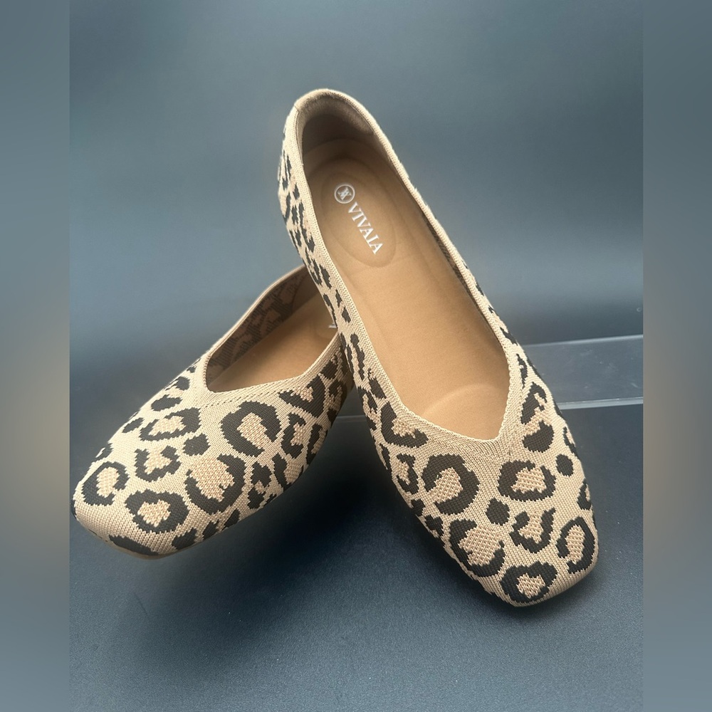 Nearly New-Vivaia Square-Toe V-Cut Flats (Margot 2.0)-Neutral Dark Leopard-38.5W